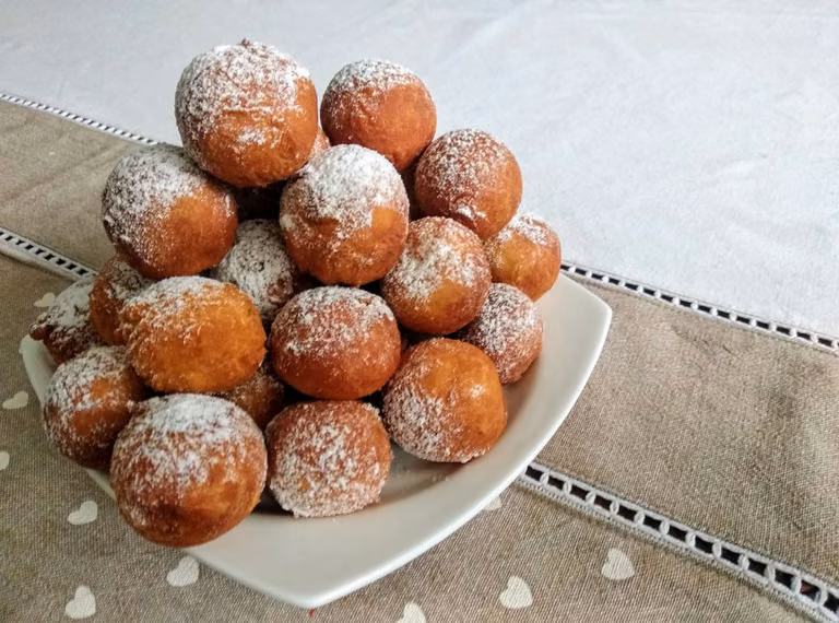 Przepis na mini pączki serowe