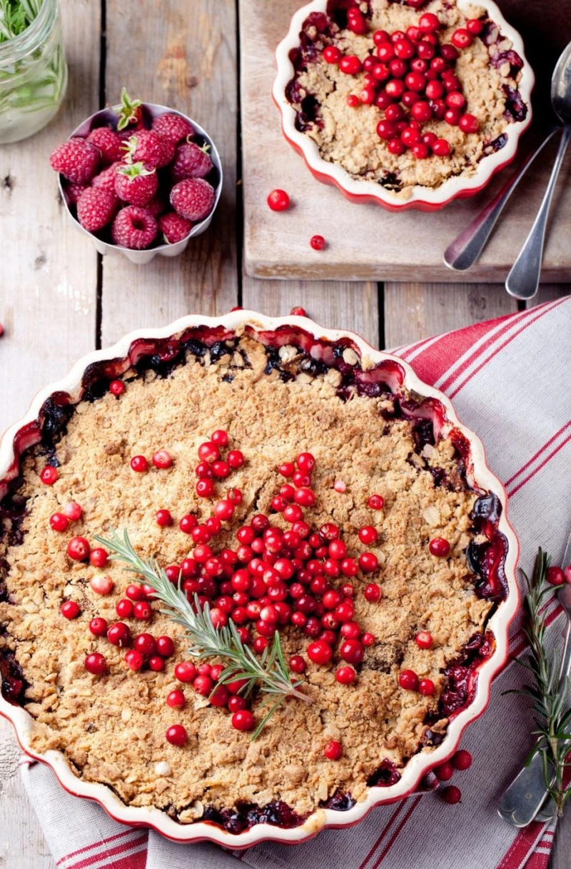 Crumble z żurawiną i rozmarynem