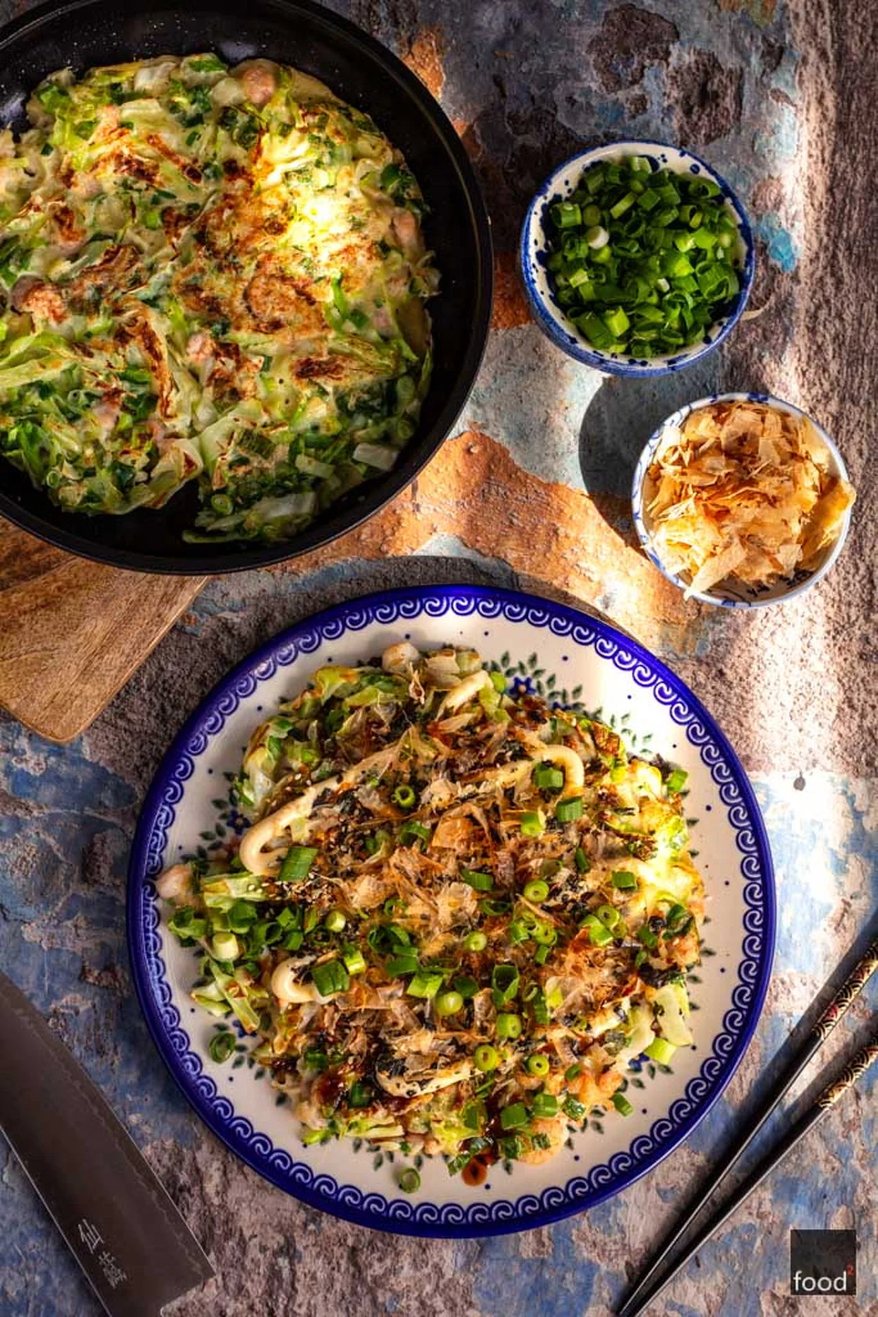 Okonomiyaki - japoński placek z kapusty z krewetkami