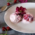 Domowe lody jogurtowe z wiśniami