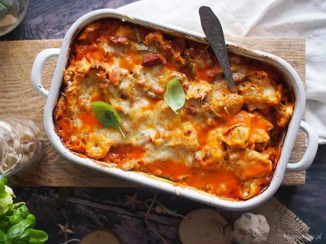 Tortellini zapiekane w sosie bolońskim