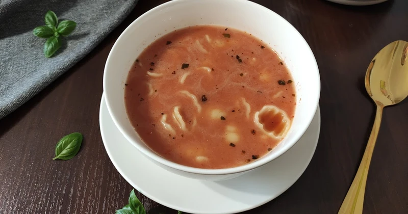 Szybka pomidorowa na rosole.