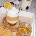 Latte z syropem piernikowo-ciasteczkowym
