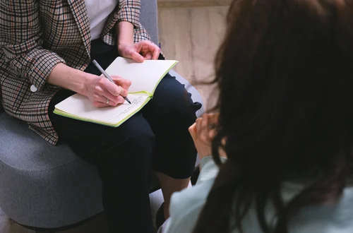 Będą leczyć po 9 tygodniach praktyki? Kontrowersje wokół ustawy o psychoterapeutach