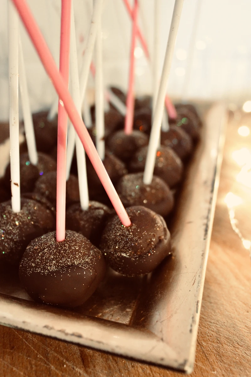 CAKE POPS, CZYLI CIASTECZKA NA PATYKU