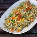 Makaron z cukinii w sosie z avocado i słonecznika
