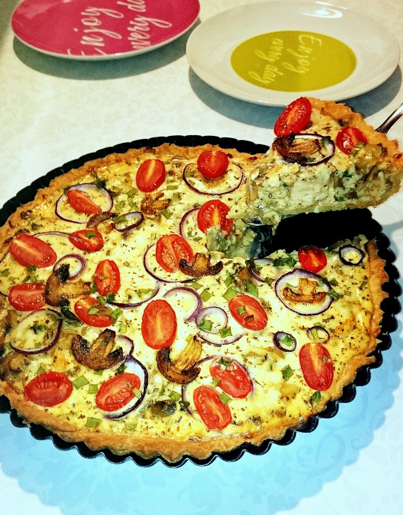 Szybka tarta z kurczakiem i pieczarkami