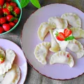 Pierogi z truskawkami.