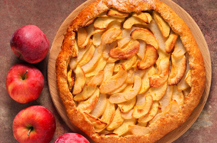 Zdjęcie Tarta z jabłkami w rustykalnym stylu! Delikatny deser z chrupiącym brzegiem! #1