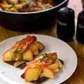 Æbleflæsk, czyli jabłka z bekonem po duńsku