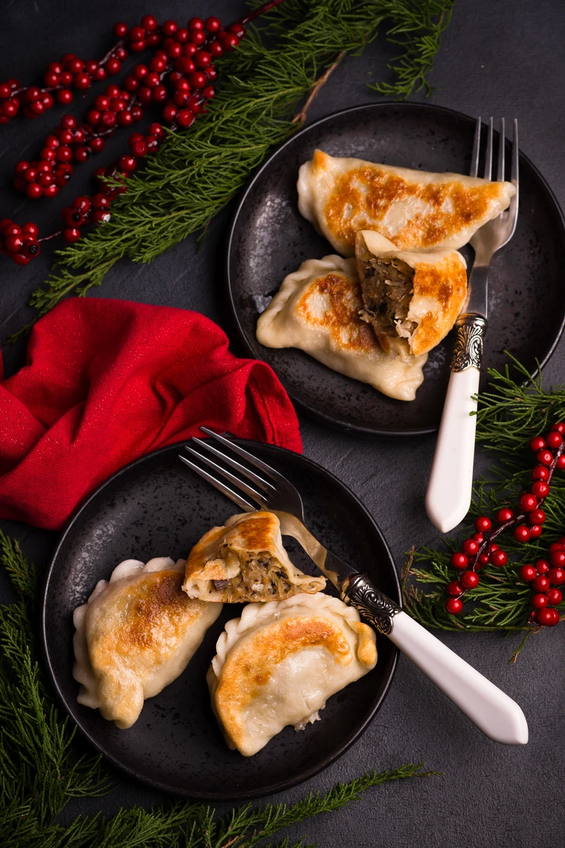 Wigilijne pierogi z kapustą i grzybami