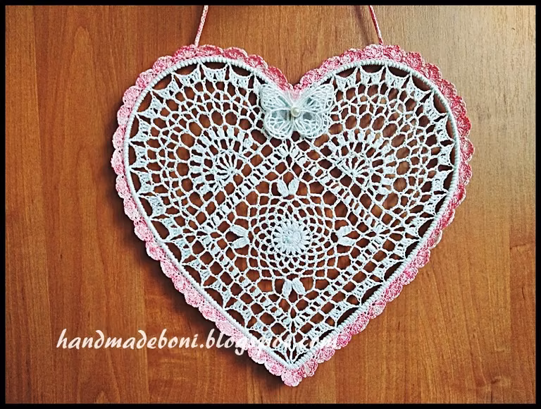 Szydełkowe serce 26 cm w obręczy - róż