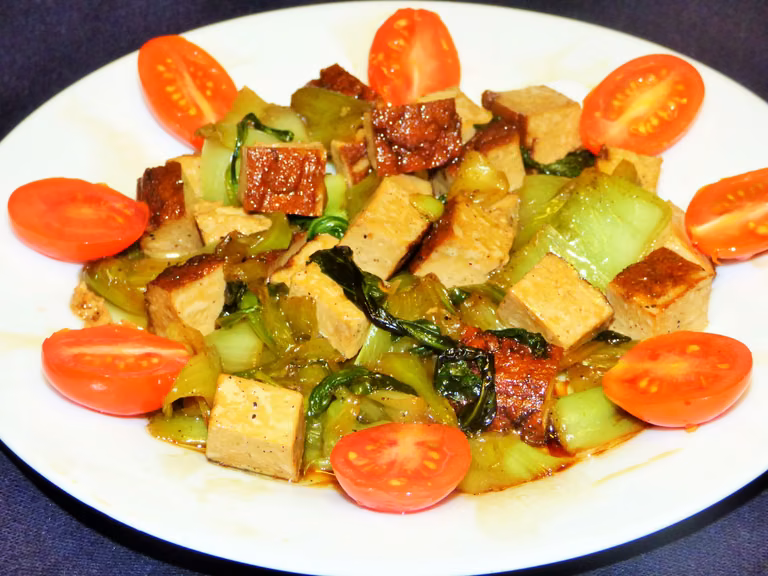 Pak choi z wędzonym tofu
