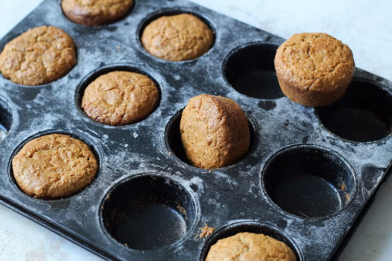 Muffiny z masłem orzechowym i białą czekoladą