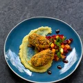 Krokiety z kaszanki w panko na purée jabłkowym z salsą z buraczków, mango i ogórków kiszonych