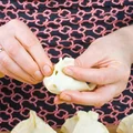 Ciasto na pierogi nie chce się lepić? Usuń TEN składnik a ciasto wyjdzie idealne
