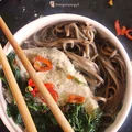 Zupa Chicken Soba z owocami Goji i chilli