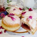 Domowe pączki z różą