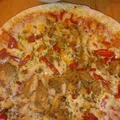 Pizza z kurczakiem i mozzarellą