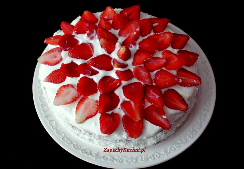 Tort truskawkowo- kremowy