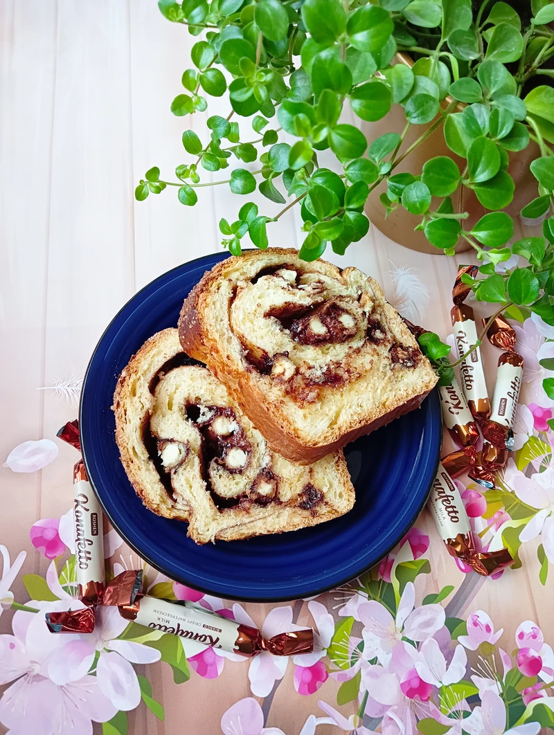 CIASTO DROŻDŻOWE " PAWIE OCZKA "