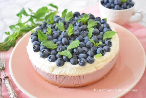 Sernik na zimno z musem borówkowym