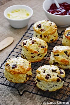 Scones z żurawiną