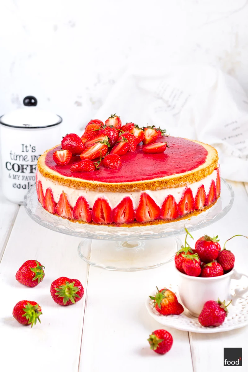 Tort truskawkowy Frasier z kremem bawarskim