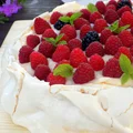 beza z kremem patissiere z malinami