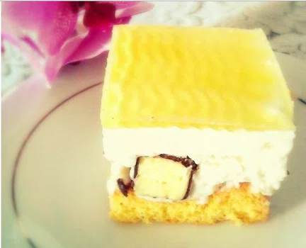 Hawajskie Ciasto z ptasim mleczkiem i ananasem