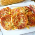 Placki ziemniaczane z bekonem, kukurydzą i serem cheddar