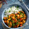 Curry z kurczakiem, batatem, papryką i kalafiorem