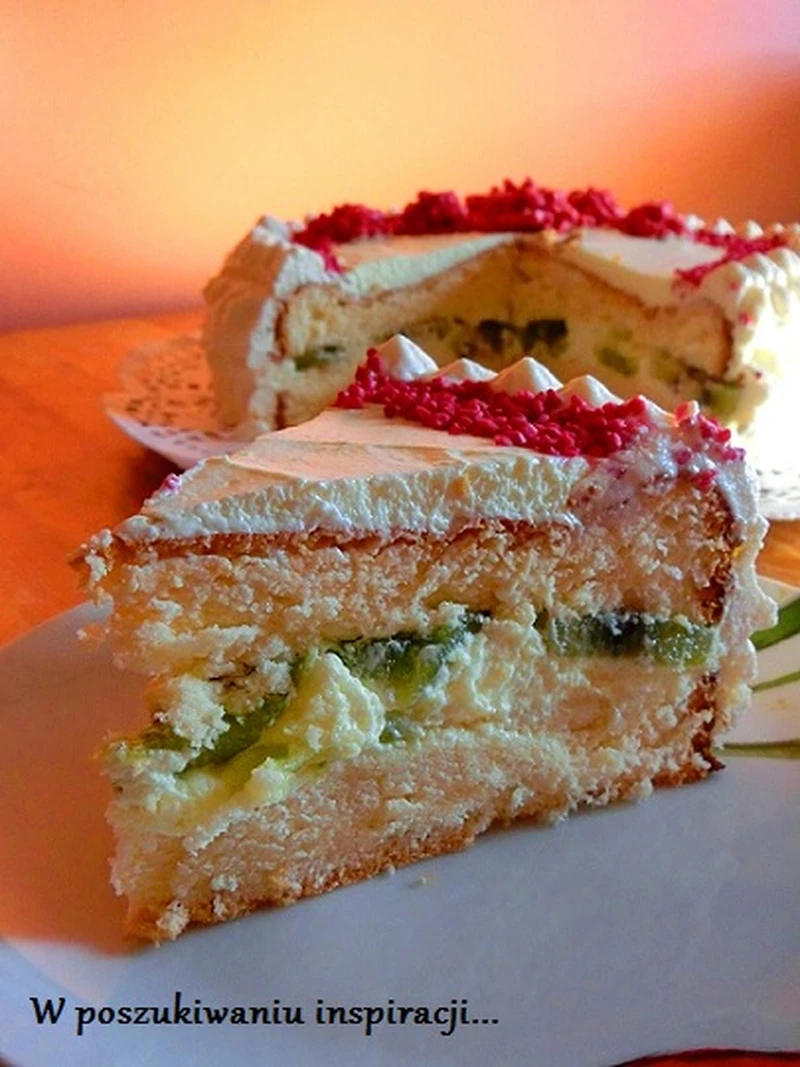 Tort śmietanowo-cytrynowy z kiwi