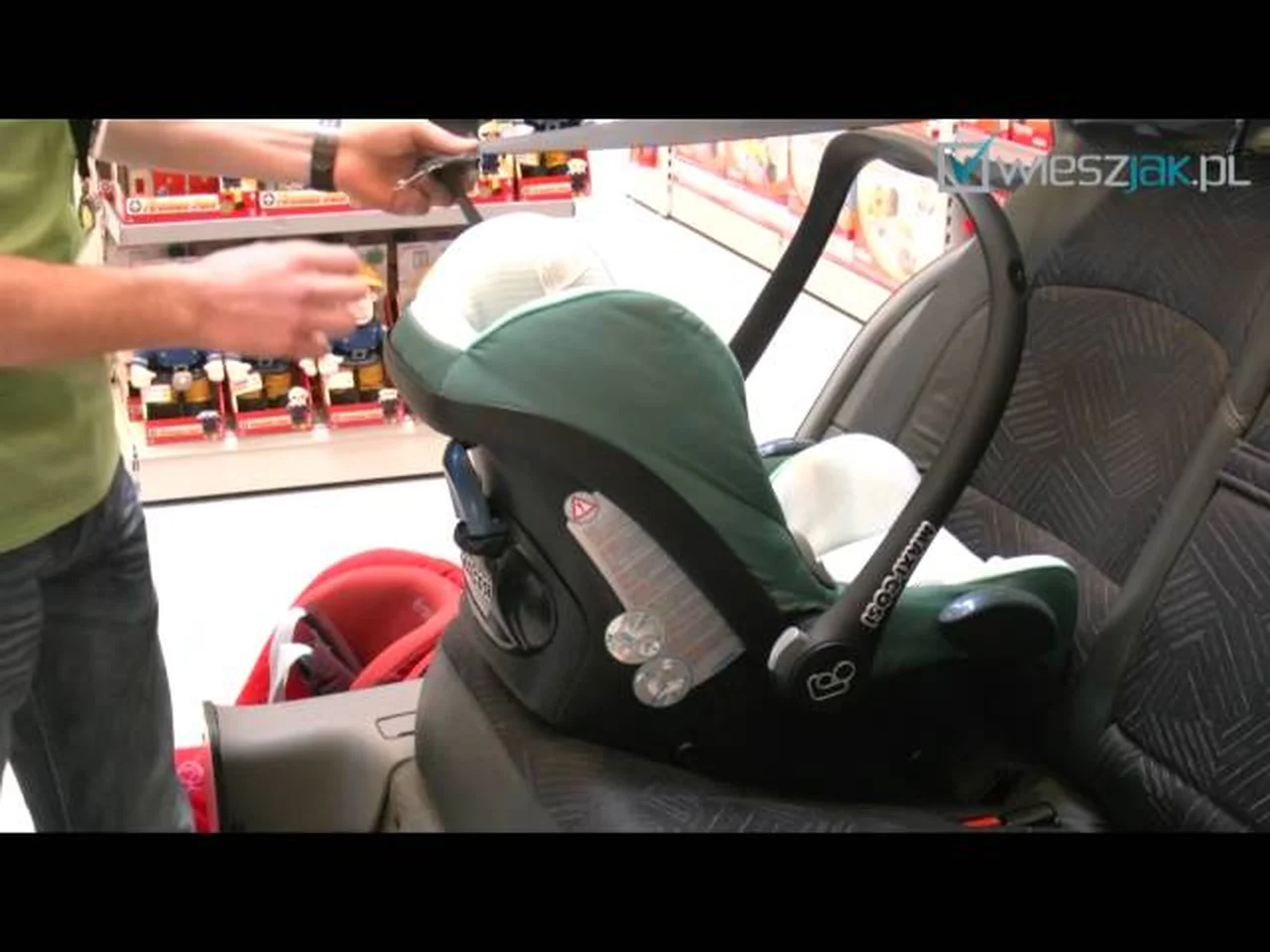 Jak montować foteliki samochodowe dla niemowląt