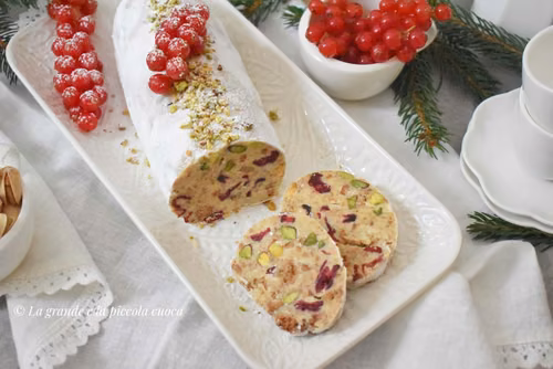 Salami z białej czekolady z pistacjami i żurawiną