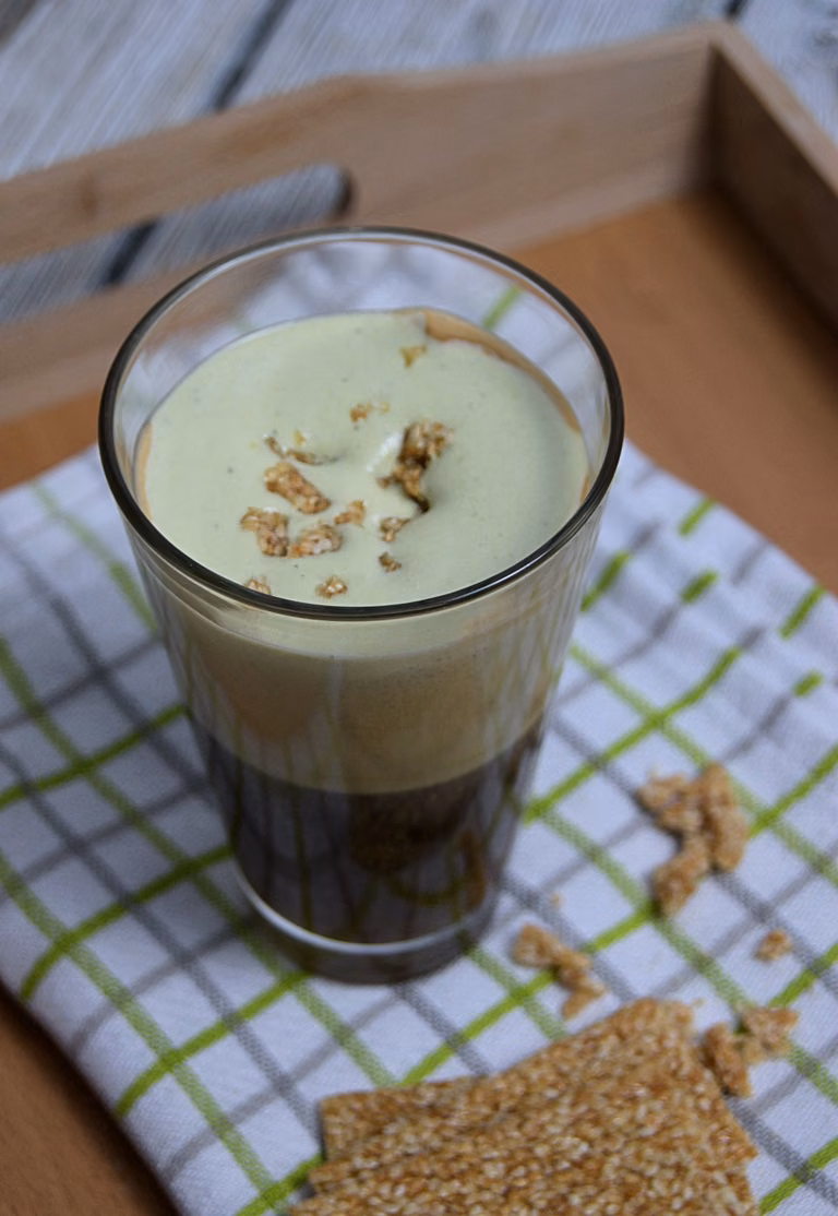 Kawa z zieloną herbatą matcha