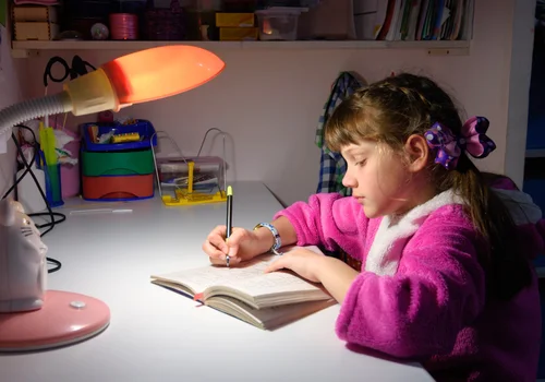 To prawie pewne: Zadania domowe wrócą do szkół, ale w nowej formie?! Dla uczniów to będzie koniec luzu