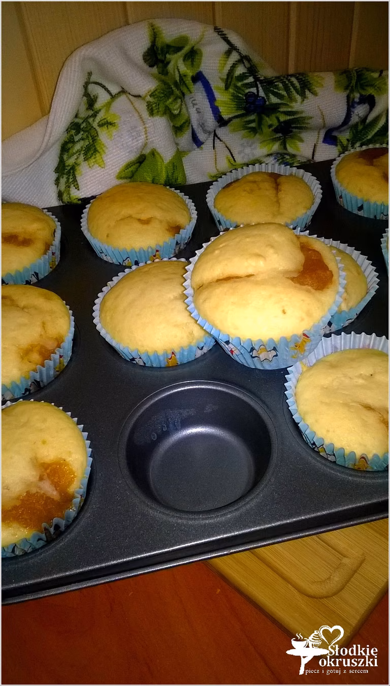 Małe szarlotki w formie muffinek