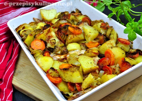 KURCZAK PIECZONY Z WARZYWAMI