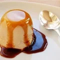 Karmelowo-waniliowa panna cotta z sosem czekoladowym