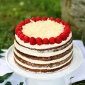 Tort czekoladowo-kawowy z malinami