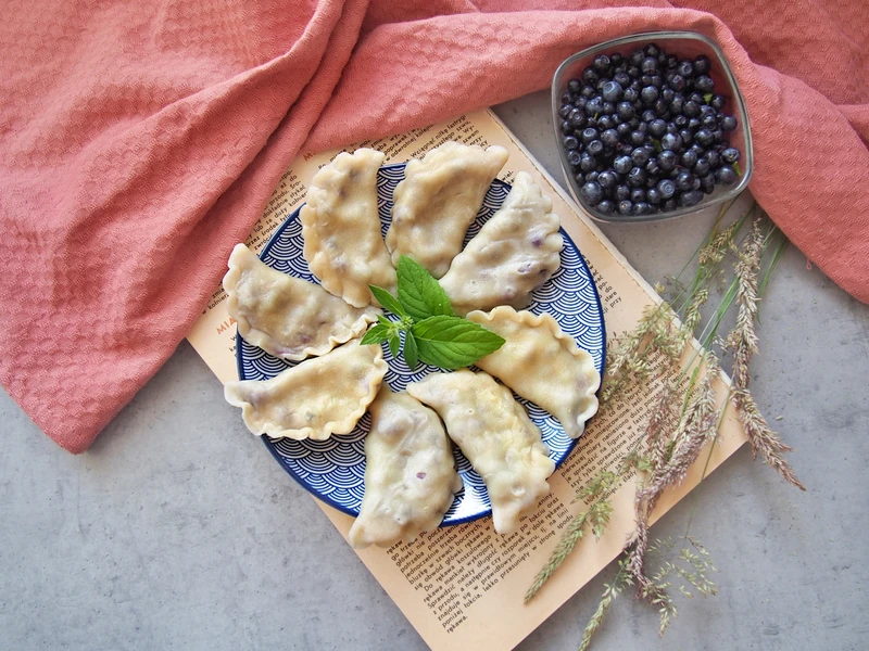 Domowe pierogi z jagodami
