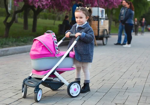 To nietypowe imię dla dziewczynek podbija rankingi i serca rodziców! Prosto z zielnika, a jego znaczenie zaskakuje