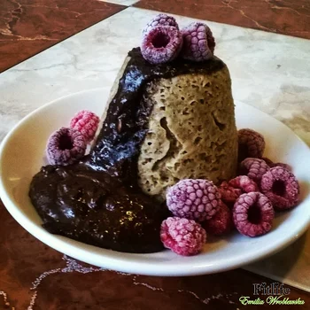 MUG MUFFIN Z KREMEM CZEKOLADOWO-ORZECHOWYM