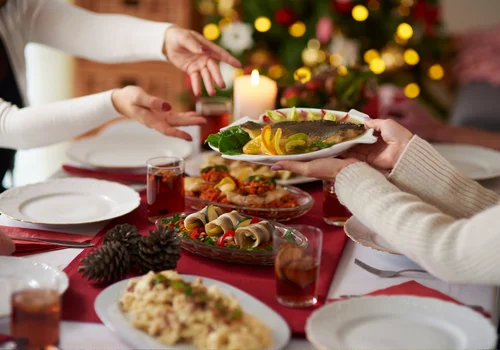 O której godzinie zaczyna się kolacja wigilijna? Zobacz, co mówi tradycja