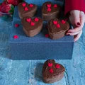 Ciastka Brownie z czekoladowym kremem z awokado (wegańskie serca)