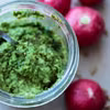 Pesto z pietruszki i liści rzodkiewki