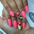 Wakacyjny manicure z palmami