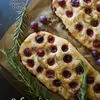 Schacciatta, czyli focaccia z winogronami