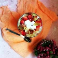Orkiszanka z truskawkami i jogurtem kokosowym (Vege)